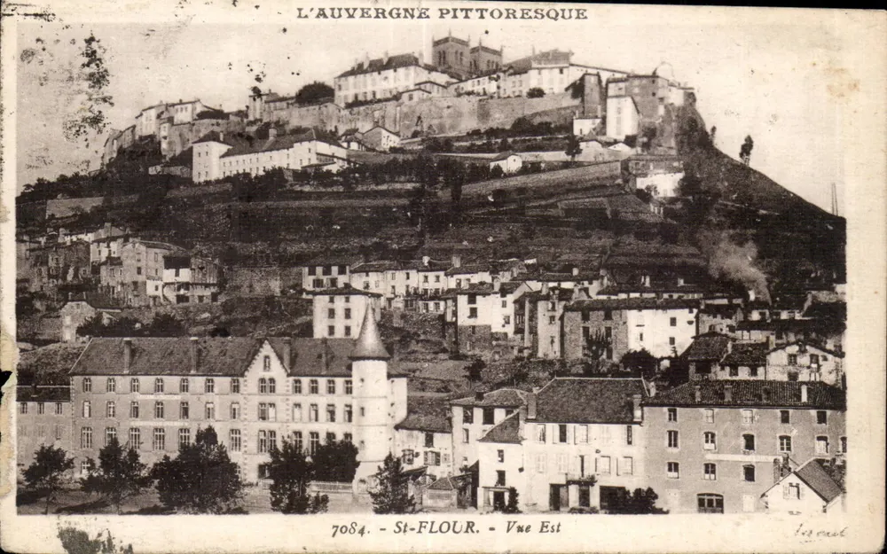 St-FLOUR — Vista Leste — A Auvergne Pittoresca — Edições "Idéal" (Allier) n°7084 - Frente