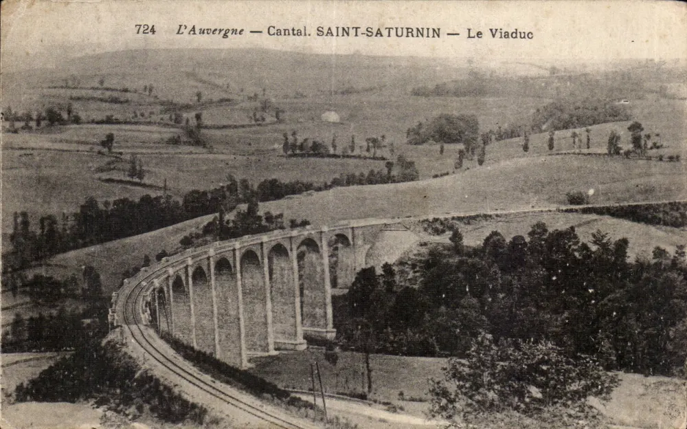 Saint-Saturnin — O Viaduto — A Auvergne — Cantal - Frente
