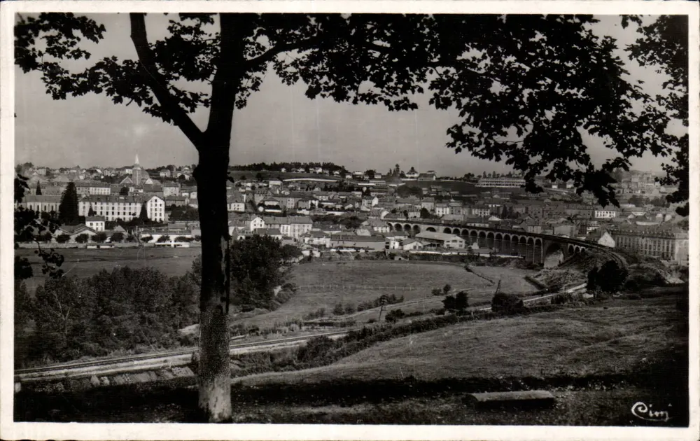 Vista de Aurillac (Cantal) — editor Cimj, número de série não visível - Frente