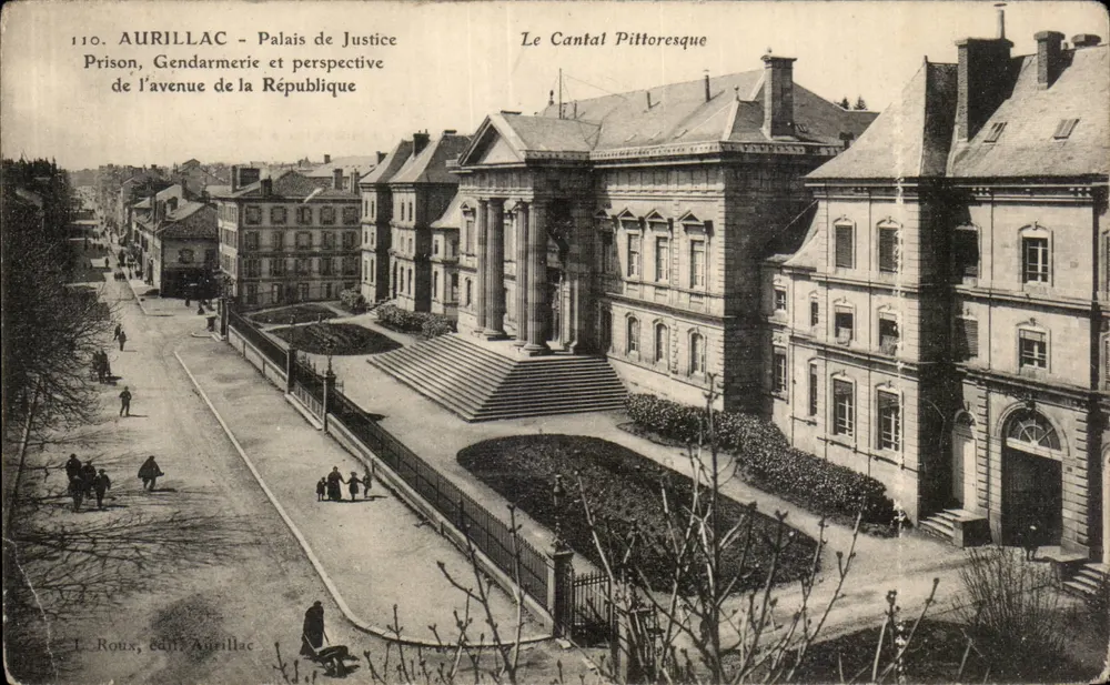 Aurillac - Palácio de Justiça, Prisão, Gendarmeria e perspectiva da avenida da República — L. Roux, edit. Aurillac, n° 110 - Frente