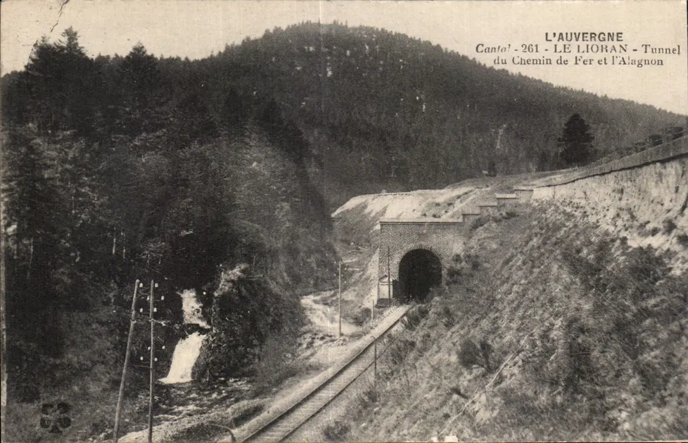 Auvergne - Le Lioran - Eisenbahntunnel und der Agnon - Vorderseite