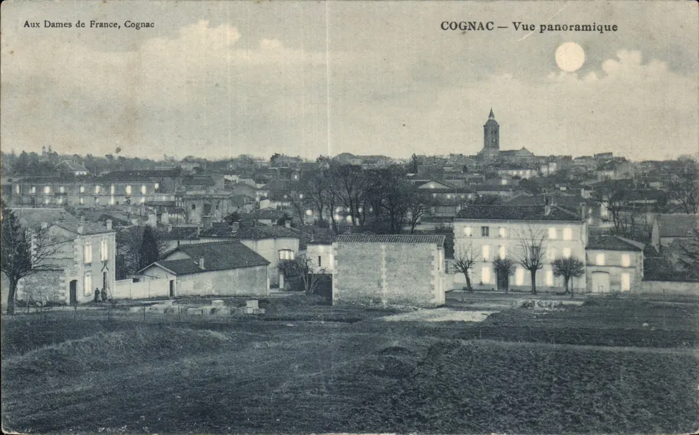 Cognac — Vista panorâmica — Aux Dames de France, Cognac - Frente
