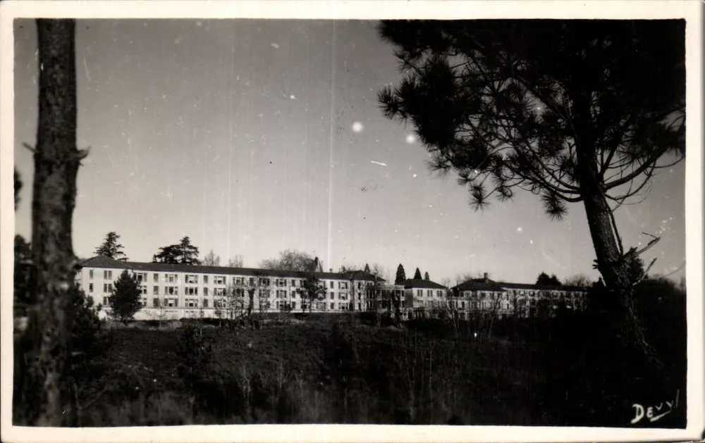 La Grolle-St-Bernard — Vista geral — Foto G.-R. Médeville, Brossac - Frente
