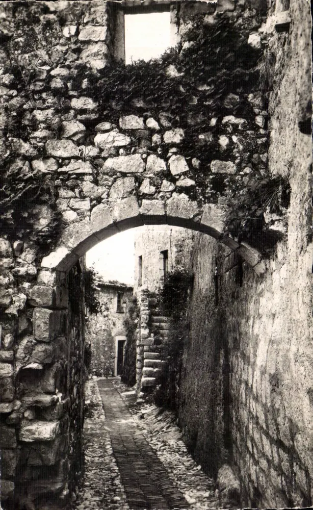 Éze-Village — Im Herzen des Nid d'Algle — L. Gilletta, Verleger, Nice - Vorderseite