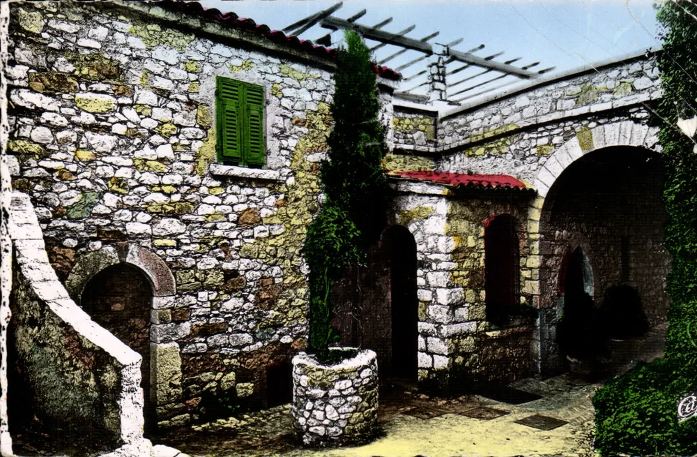 Eze — Cour intérieure du château "La Chèvre d'Or" — Éditeur : EZE - Le château "La Chèvre d'Or" - Frente