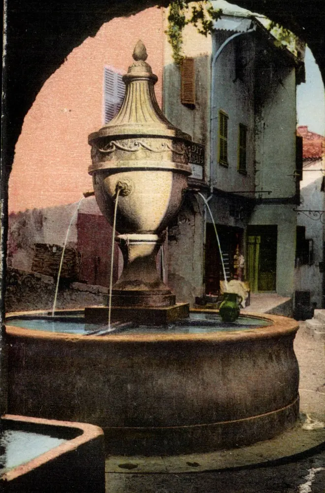 Fontaine de Saint-Paul - La Côte d'Azur — Photocouleur A.M. (Nice) - Frente