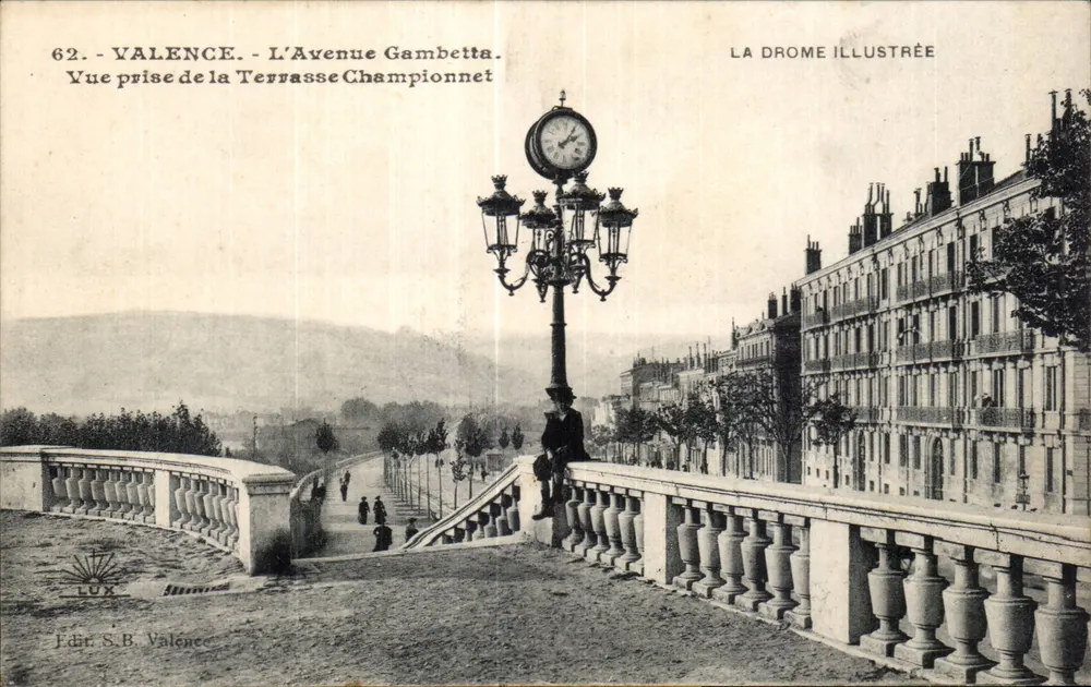 Valence - L'Avenue Gambetta — Ansicht vom Terrasse Championnet — La Drome Illustrée, n°62 - Vorderseite