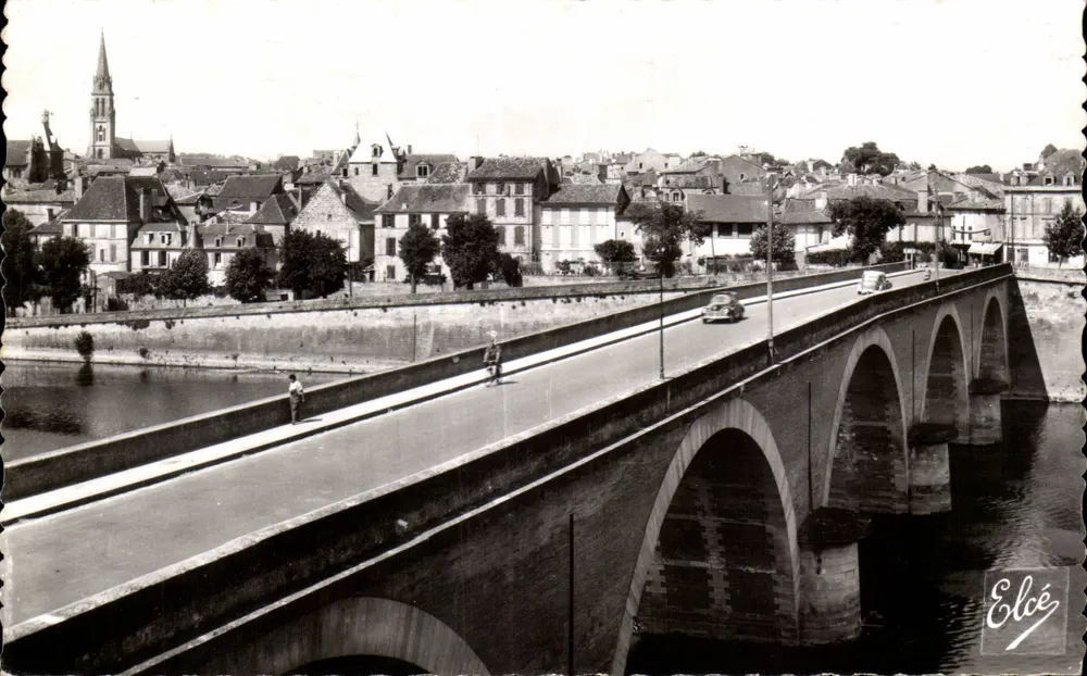 Die Brücke über die Dordogne und die Stadt — Bergerac (Dordogne) — Verlag Elcée, Nr. 2.421 - Vorderseite