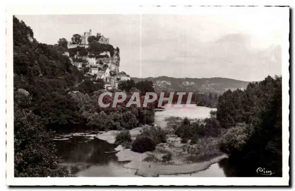 Beynac (Dordogne) — De Dorogne aan de voet van het Feodale Kasteel (14e eeuw) — Cim - Voorkant