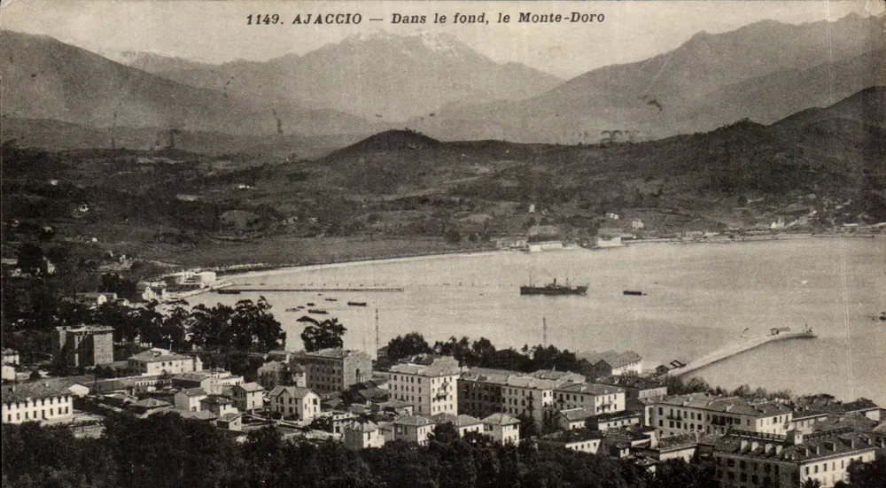 Ajaccio — Im Hintergrund, Monte-Doro — A. Tomast, Verlag, Nr. 1149 - Vorderseite
