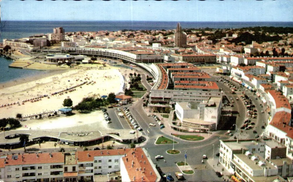Visão geral da Frente Marítima — O Rond-Point da República — M. Merjaux, Royan - Frente