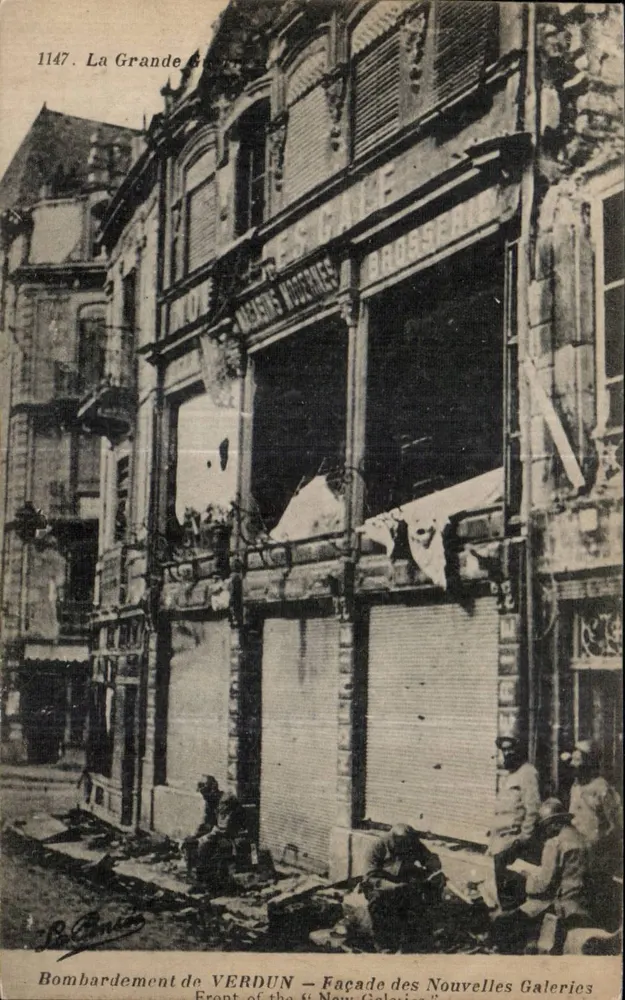 Bombardement von VERDUN — Fassade der Nouvelles Galeries — B. Camus, n°1147 - Vorderseite