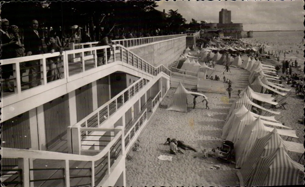 Fouras (Charente-Maritime) — A Praia e a Cidadela — Éditions Nozaïs - Frente