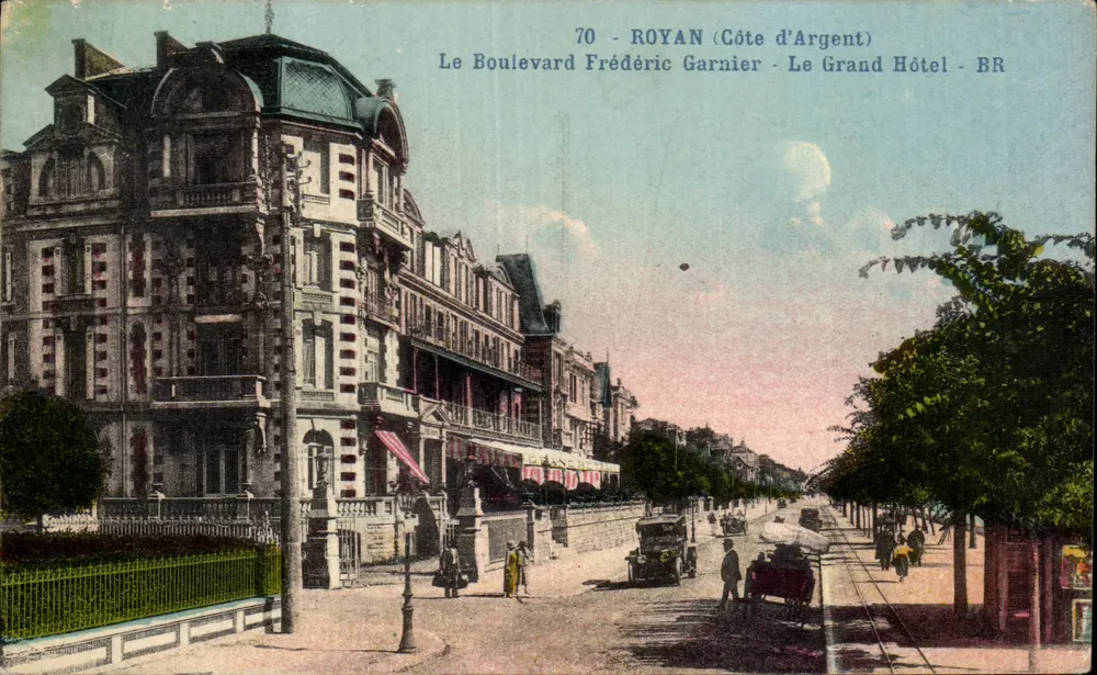 Royan (Côte d'Argent) — El Boulevard Frédéric Garnier y El Grand Hôtel — Bloc Frères, Burdeos, n°70 - Anverso