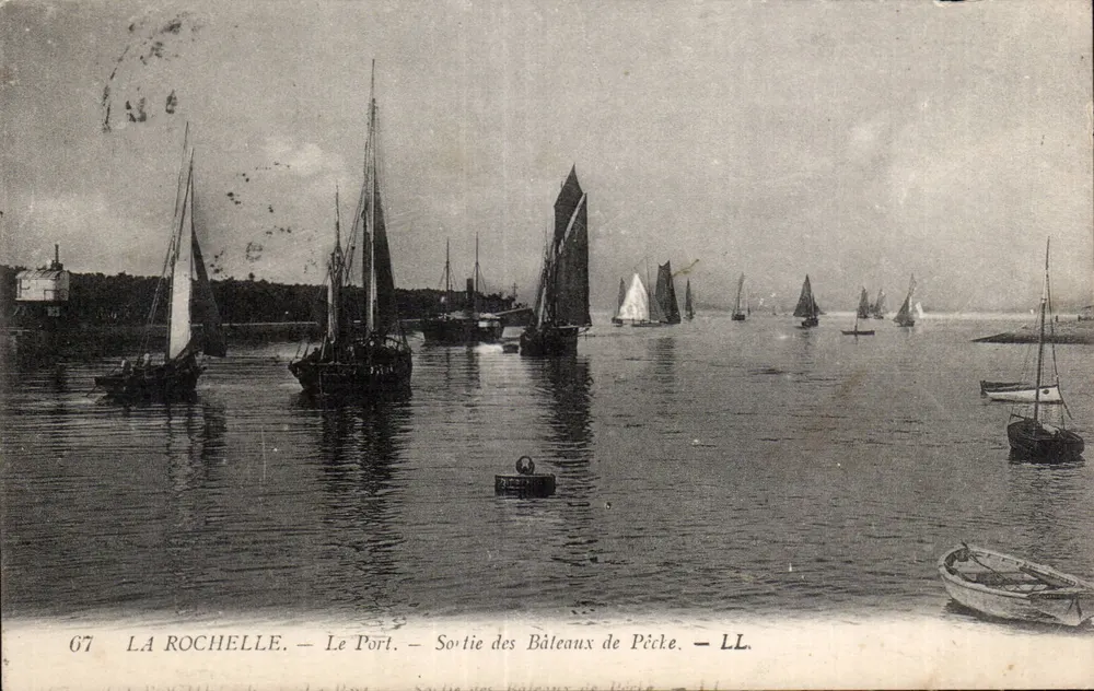 La Rochelle — Der Hafen — Abfahrt der Fischboote — LL - Vorderseite