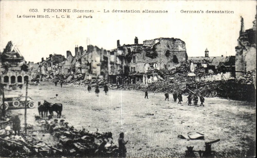 Péronne (Somme) — A Devastação Alemã — L.C.H. — Paris - Frente
