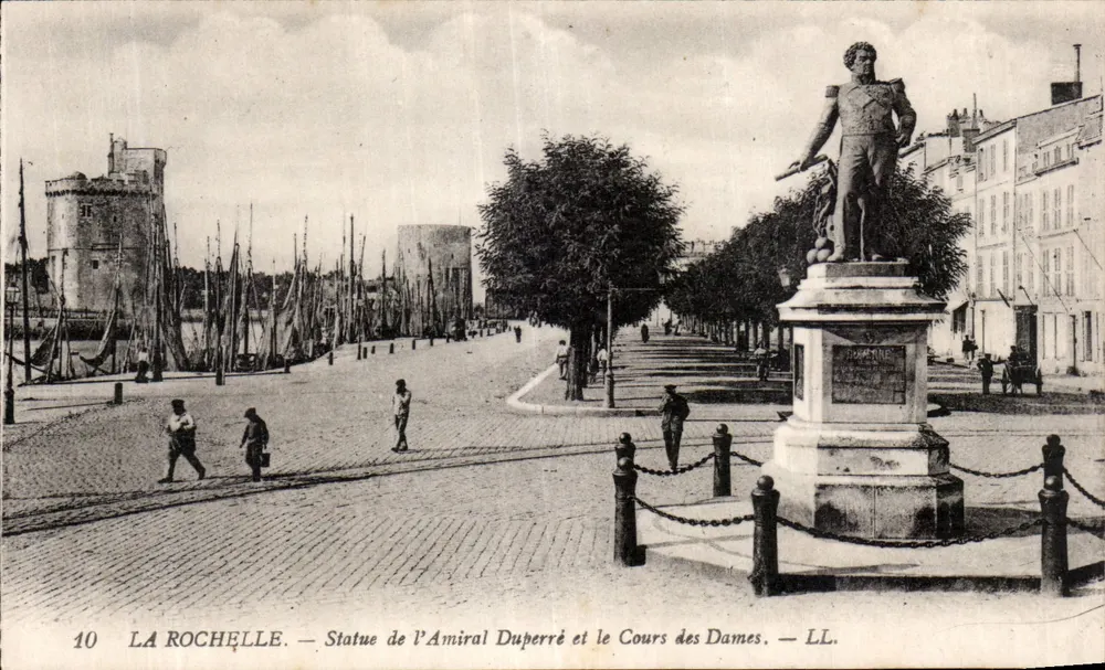 La Rochelle — Statue des Admirals Duperré und der Cours des Dames — LL. - Vorderseite