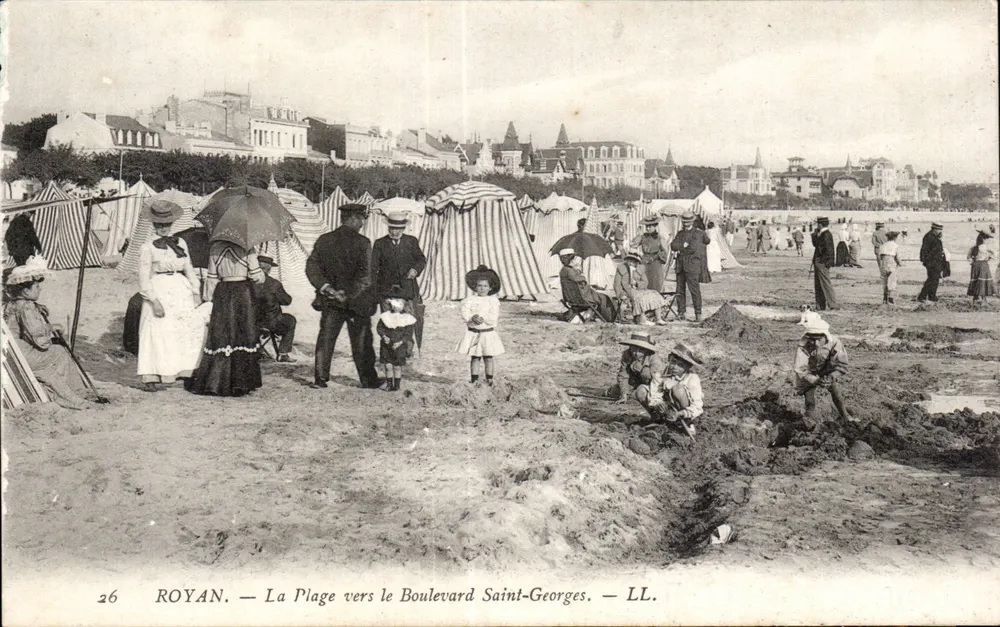 Royan — A Praia em direção ao Boulevard Saint-Georges — LL. — n°26 - Frente