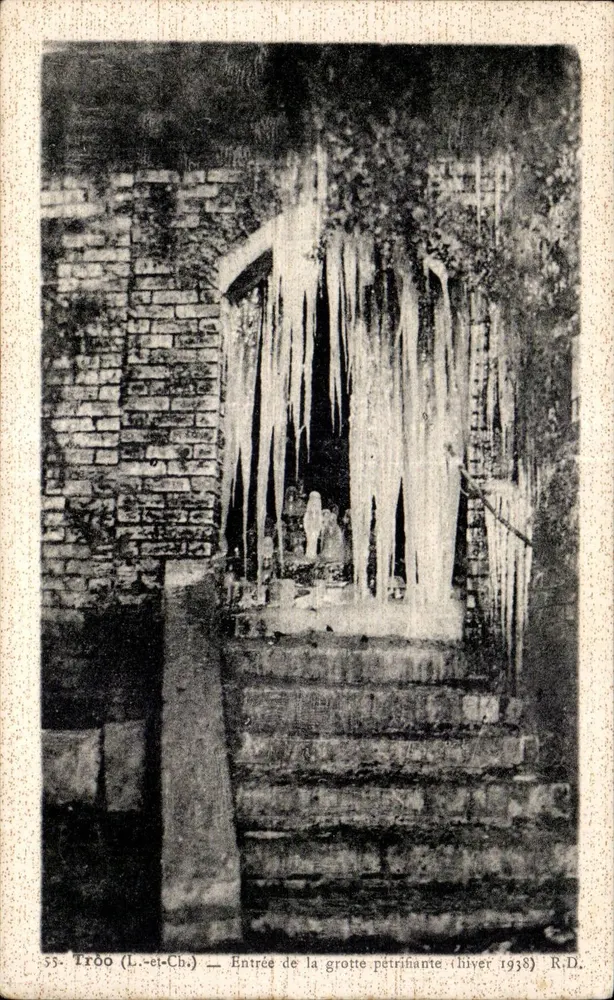 Trôo (Loir-et-Cher) — Entrata della grotta petrificante — inverno 1938 — R.D. - Recto