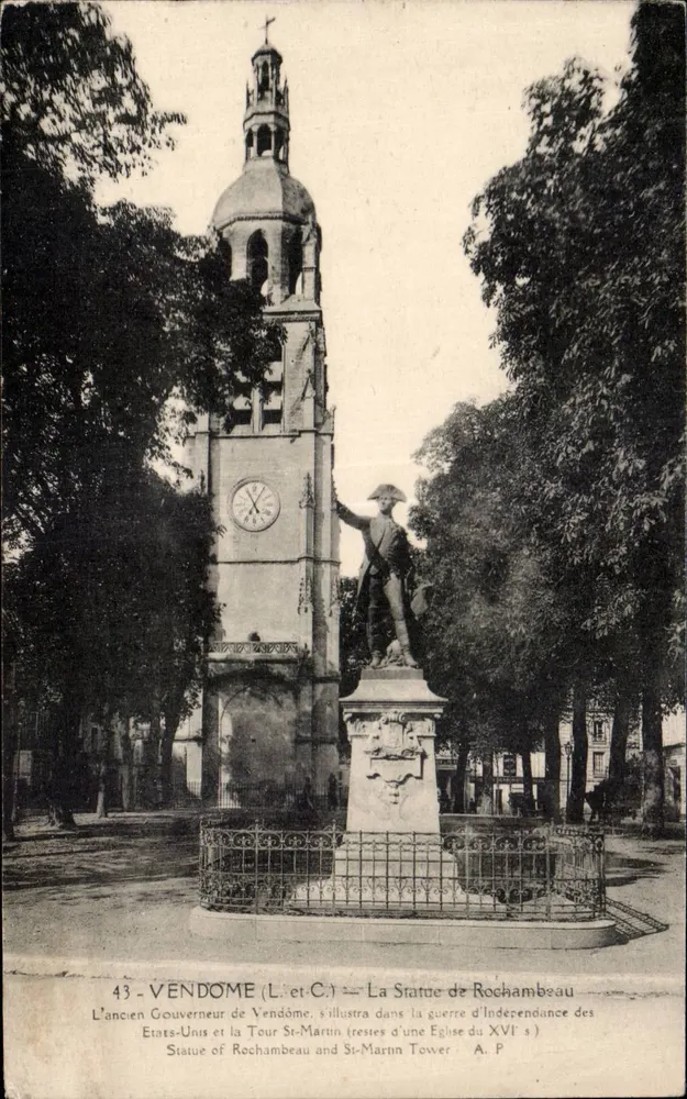 Vendôme (Loir-et-Cher) — Estátua de Rochambeau e Torre St-Martin (restos de uma igreja do século XVI) — A. P. - Frente