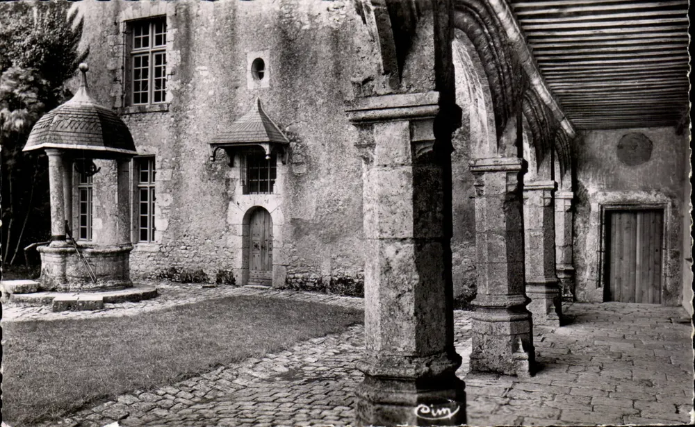 Talcy (Loire-et-Cher) — Het Kasteel - Inwendige Hof, Klooster en oud Putje — Cim - Voorkant