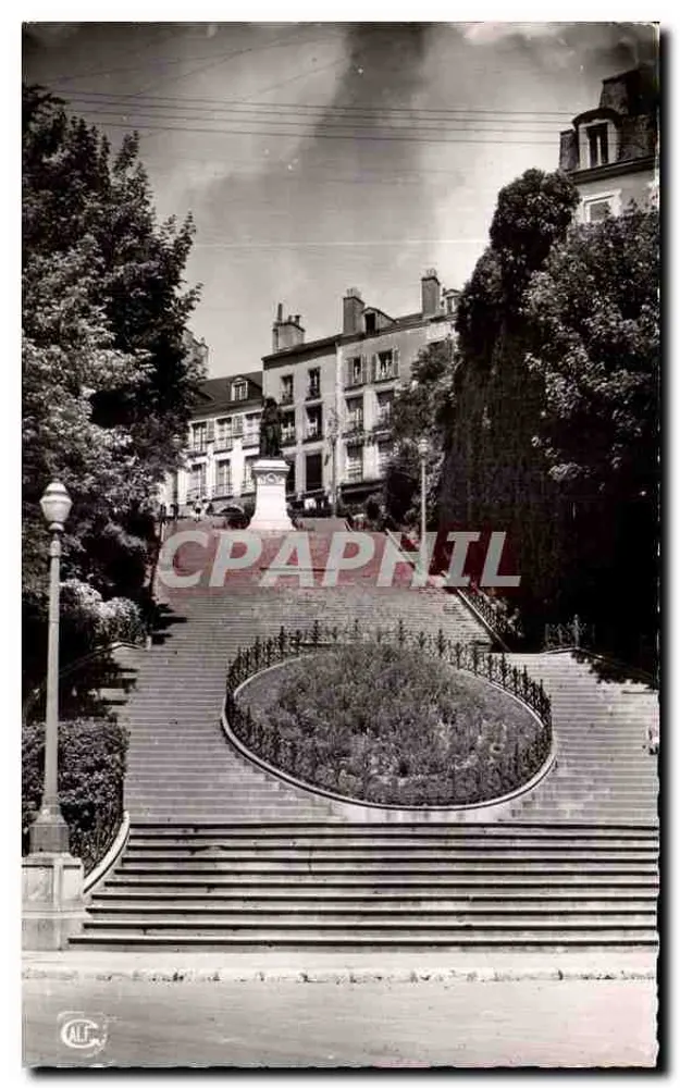 Place du Château em Blois — vista com estátua e escadas — Edição GALF, Paris - Frente