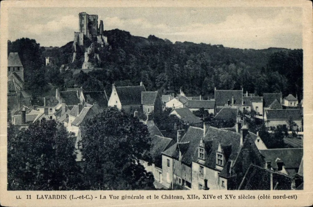 Lavardin (L.-et-C.) — Allgemeiner Blick und Schloss, 12., 14. und 15. Jahrhundert (nordöstlicher Teil) - Vorderseite
