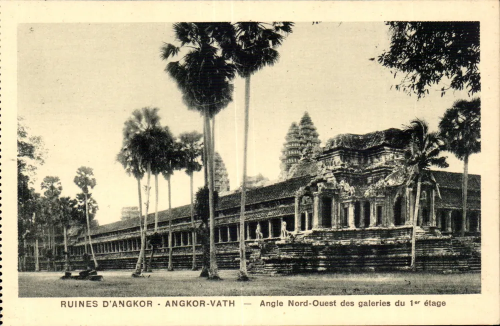 Ruinen von Angkor - Angkor-Vath — Nordwest-Ecke der Galerien des ersten Stocks - Vorderseite