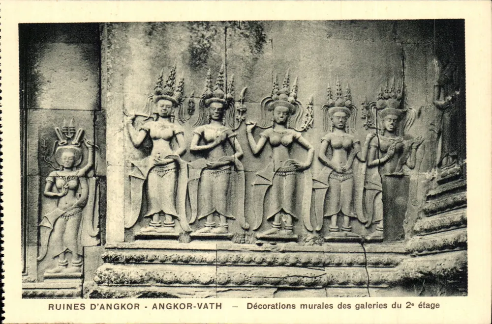 Ruinen von Angkor - Angkor-Vath — Wandverzierungen der Galerien des zweiten Stocks - Vorderseite