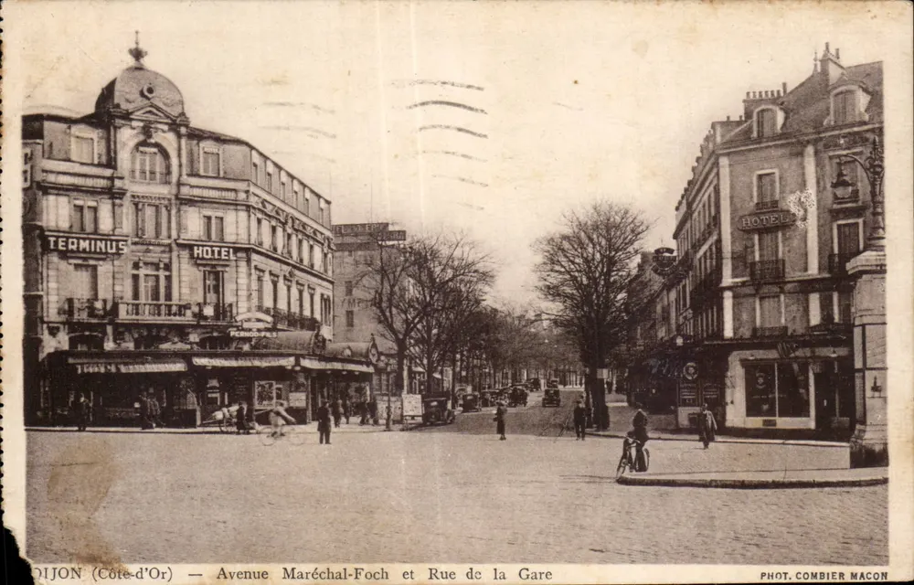 Dijon (Côte-d'Or) — Avenue Maréchal-Foch und Rue de la Gare — Fot. Combier Macon - Vorderseite