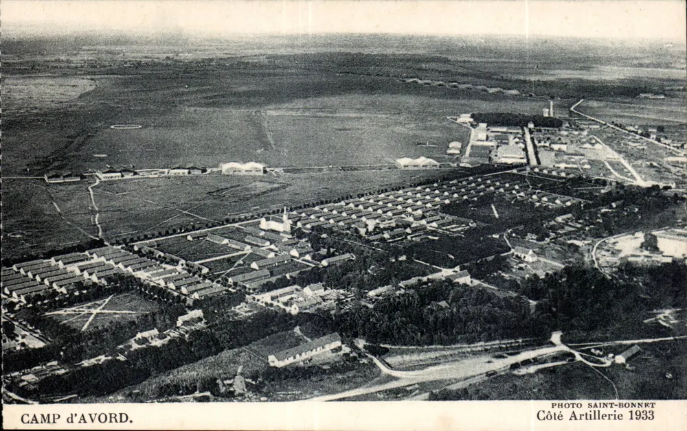Camp Avord — Luftaufnahme — Foto Saint-Bonnert, Artillerie Seite 1933 - Vorderseite
