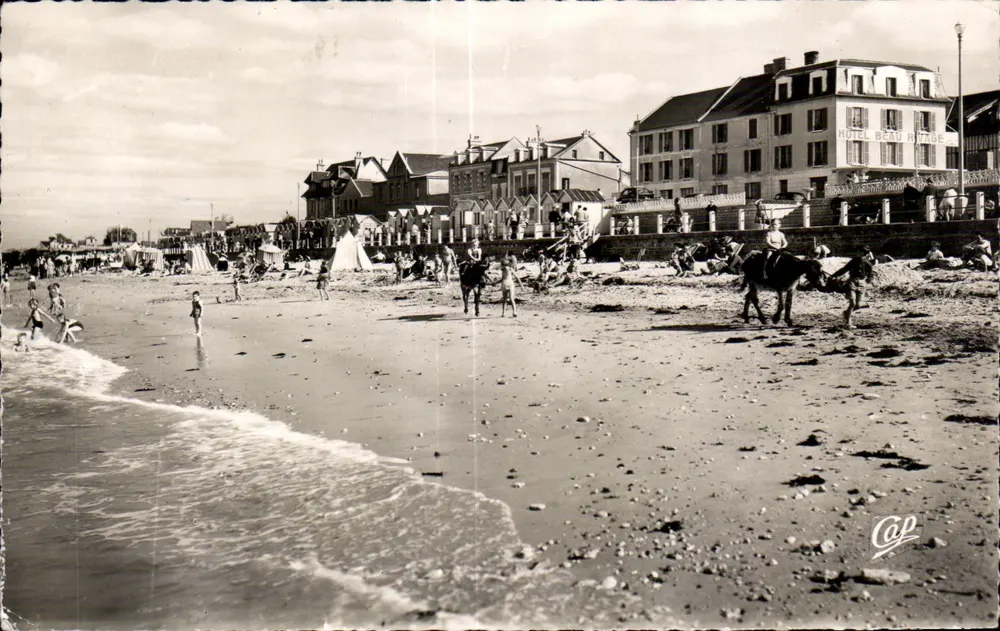 Lug-sur-Mer — Blick auf den Strand und das Hotel Beau Rivage — Cap' — 177 - Vorderseite