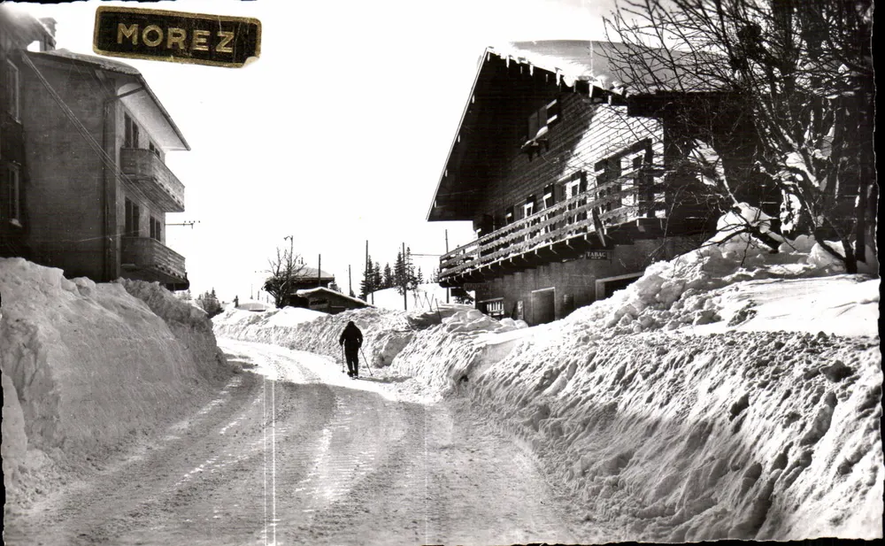 Morez — Zimowy widok z narciarzem — Wydawca Les Éditions de L'Est - Awers