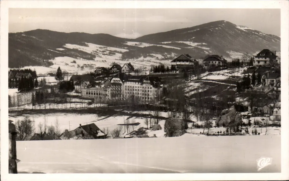 Villard-de-Lans — Vista geral e o Aérierum — Editor 'Les Gitanes' n° (60) - Frente