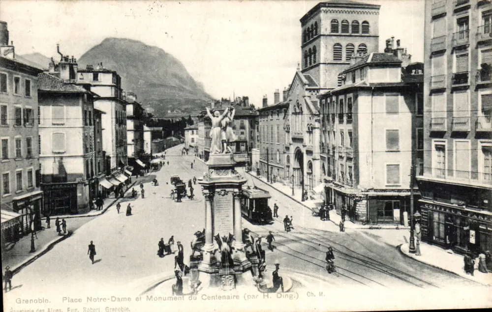 Grenoble. Piazza Nossa Senhora da Conceição e Monumento do Centenário (por H. Ding.) — Editor: Jeanetarie des Alpes, Eug. Robert, Grenoble - Frente