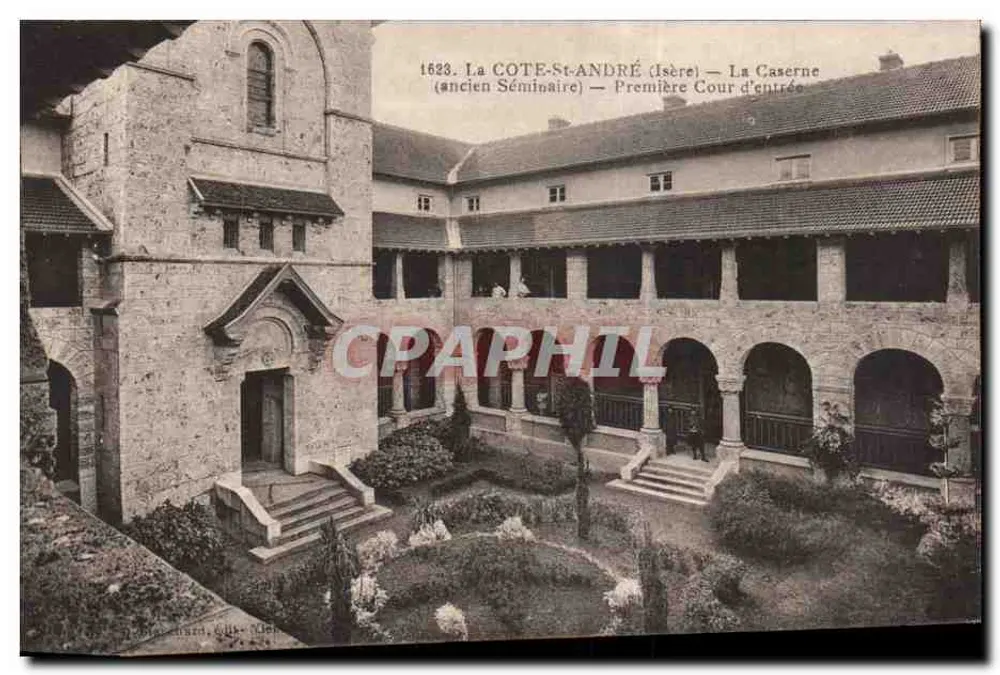 Côte-Saint-André (Isère) — La Caserne (ehemaliges Seminar) — Erster Hof - Vorderseite