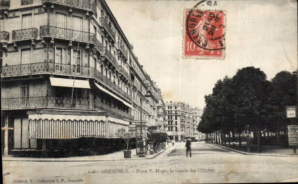 Grenoble — Praça Victor Hugo, o Círculo dos Oficiais — Cliché A. V., Coleção L. P. - Frente