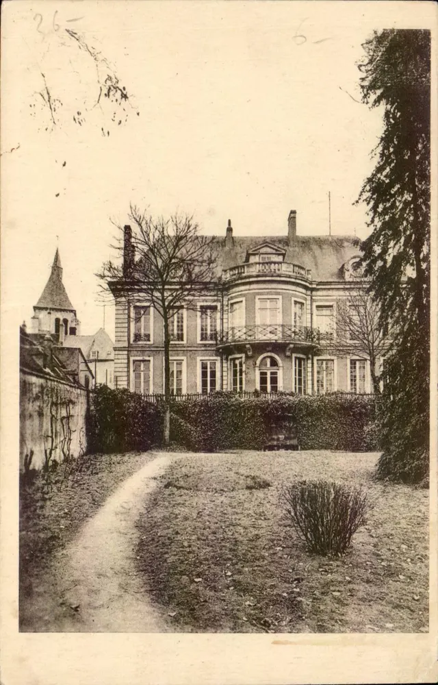 Hôtel Bertrand — Châteauroux — editor não visível - Frente