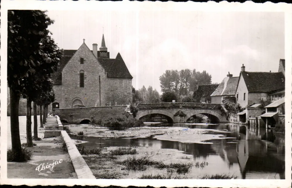 Issoudun (Indre) — Die Brücke Saint-Paterne und die Kirche Saint-Roch — Éditions Théojac - Vorderseite