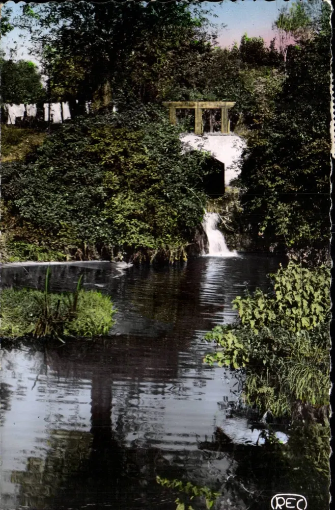 Chaffançon — Cachoeira e pontão de madeira — Sr. Rousset, editor - Frente