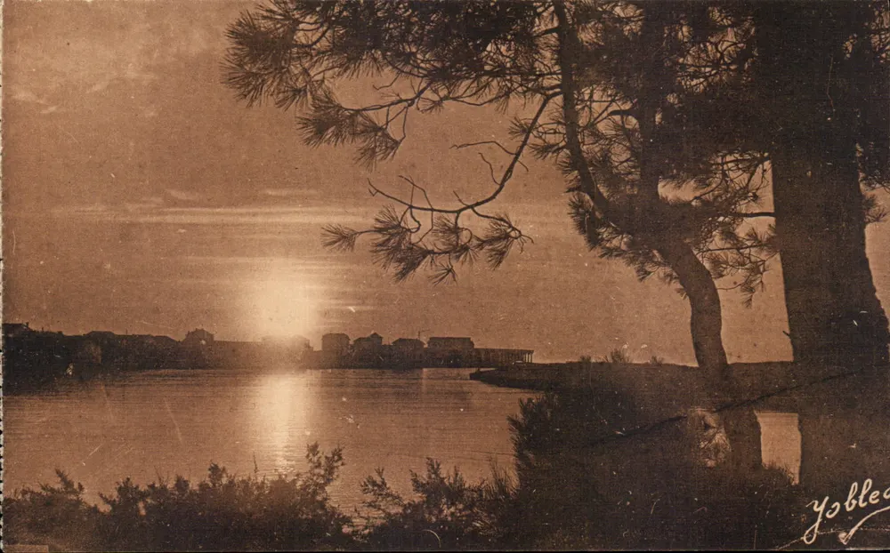 Sonnenuntergang über Capbreton — In den Landes de Gascogne — Phototypie Marcel Delbouy, Bordeaux - Vorderseite