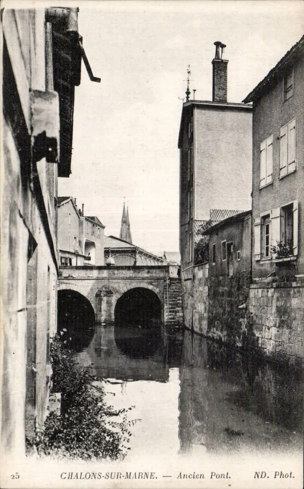 Chalons-sur-Marne — Antigo Ponte — ND. Fot. - Frente