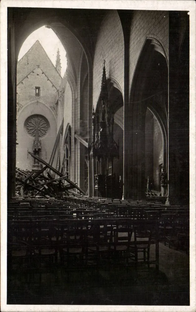 Innenansicht der Kathedrale von Reims — nach den Kriegsschäden — Verlag R. Guillainnot, Baspling et Cie - Paris - Vorderseite
