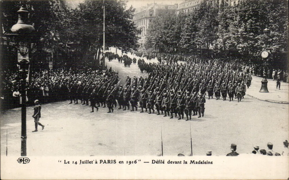 Militärparade in Paris — 14. Juli 1916 — vor der Madeleine - Vorderseite
