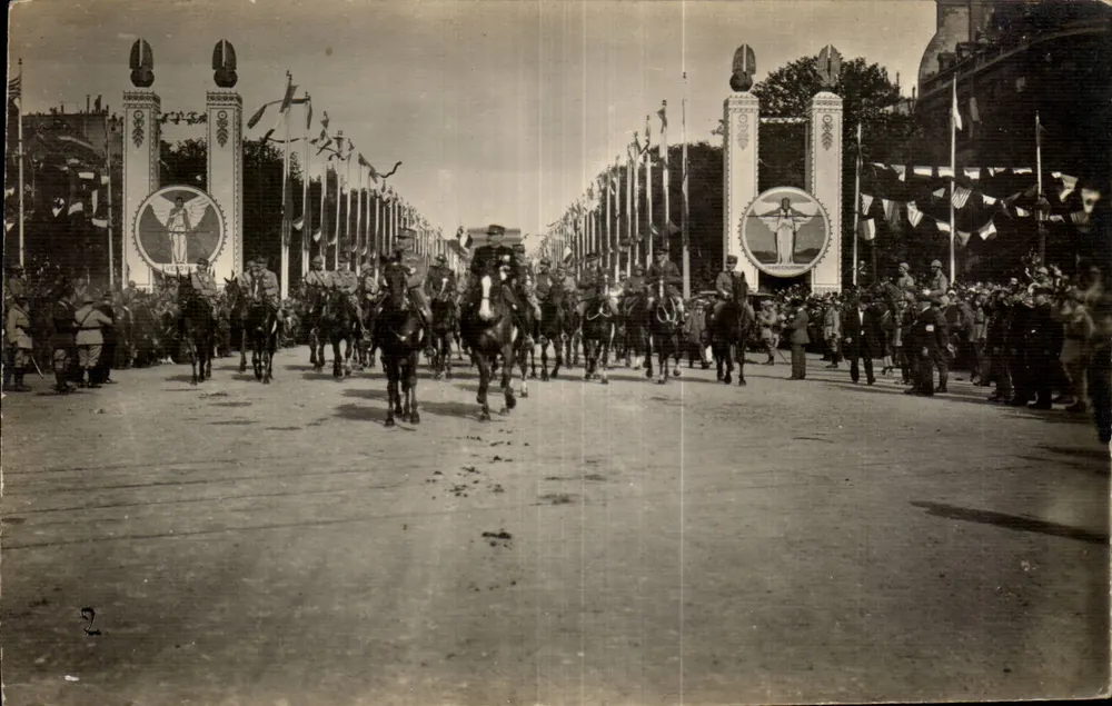 Militärische Parade in Paris — Internationale Ausstellung 1937 — Verlag unbekannt - Vorderseite