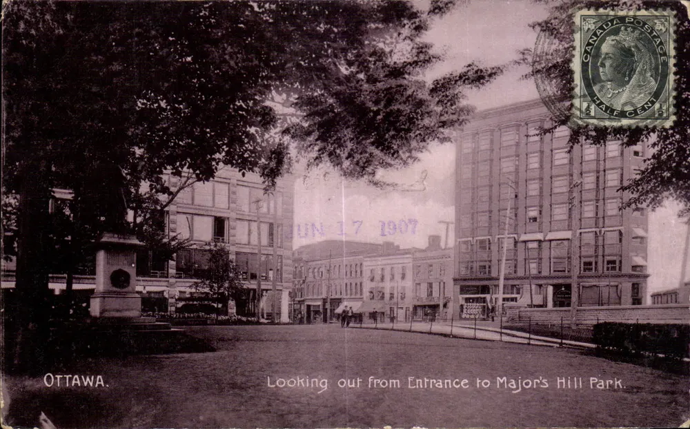 Ottawa — Ansicht vom Eingang des Major's Hill Parks — W. G. MacFarlane, Toronto - Vorderseite