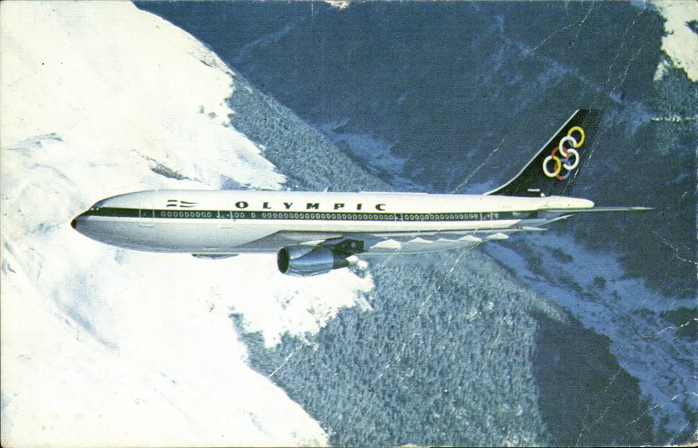 Avion Olympic Airways Airbus A300 — vol au-dessus de montagnes enneigées — éditeur PAPADOMOULOS S.A. - Vorderseite