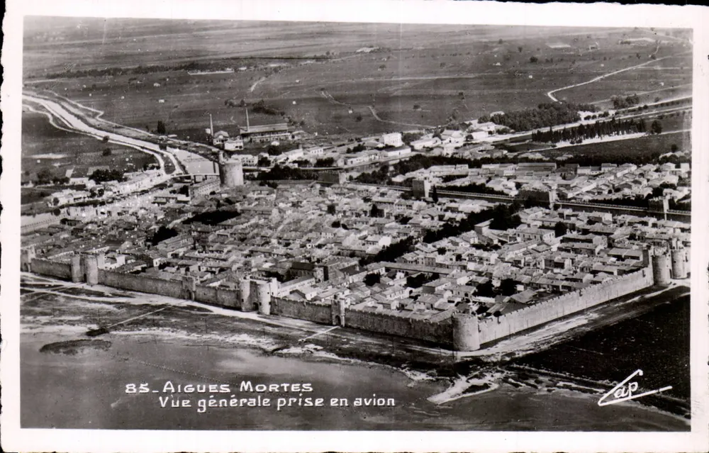 Aigues Mortes — Allgemeine Ansicht aus der Luft — Cie des Arts, Paris - Vorderseite