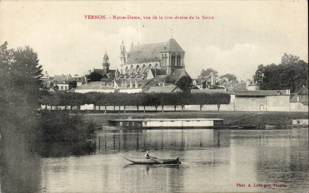 Vernon - Notre-Dame, Blick von der rechten Seite der Seine — Fot. A. Laveigne, Vernon - Vorderseite