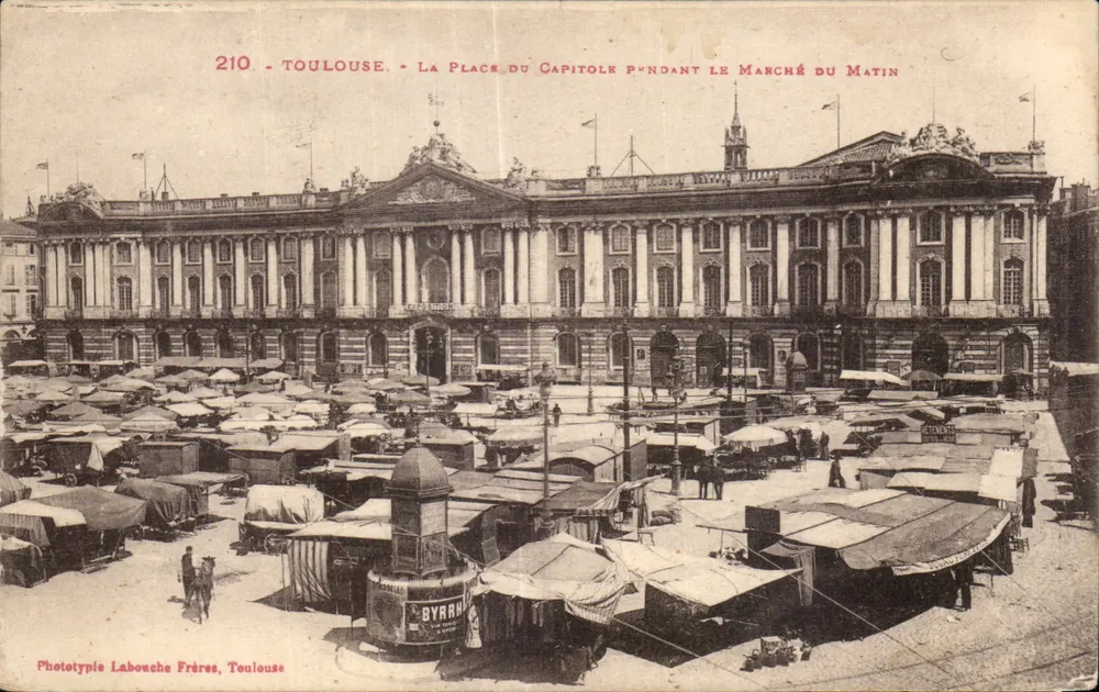Toulouse - Ansicht der Place du Capitole während des Morgenmarktes — Phototypie Labouche Frères, Toulouse, n°210 - Vorderseite